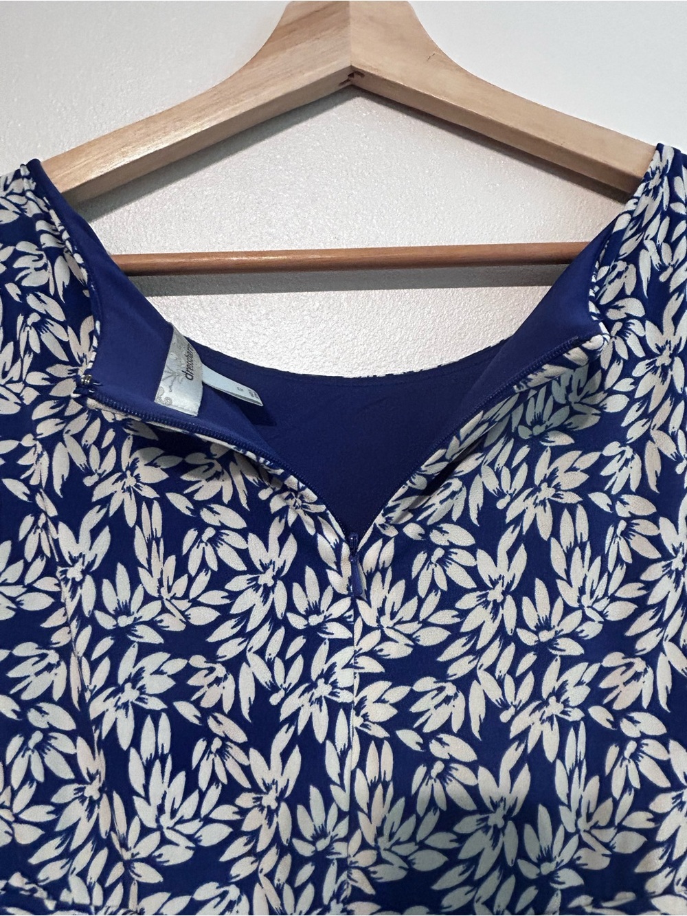 Dressbarn Sleeveless Navy Blue & White Leaf Print Dress Size 12 - Picture 5 of 11